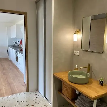 T2 Très Bien équipé Vue Et Au Calme Appartement